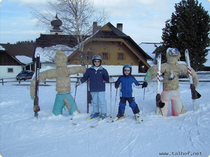 Fr�hliche Schneegestalten